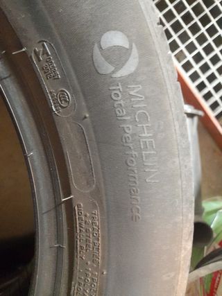 225/55 r18 102Y