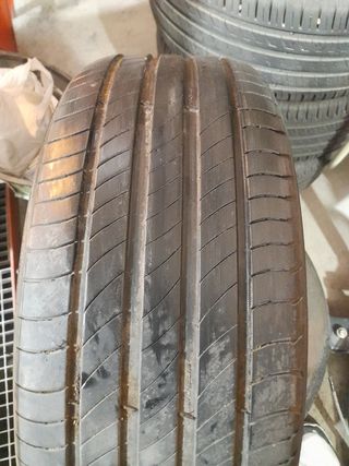 225/55 r18 102Y
