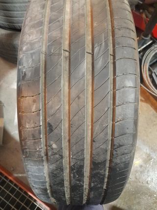 225/55 r18 102Y