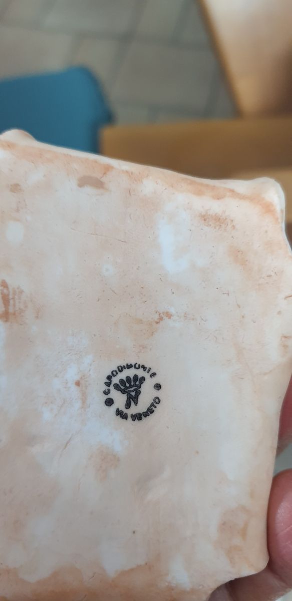 soprammobile in ceramica di Capodimonte