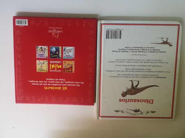 Muitos livros sobre DINOSSAUROS