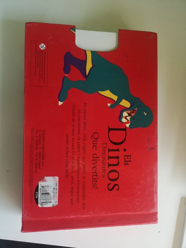 Muitos livros sobre DINOSSAUROS