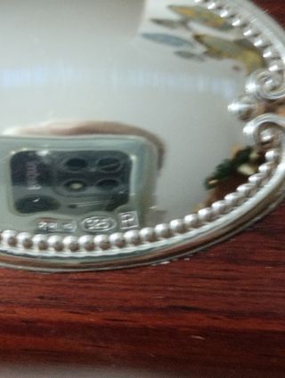 Portapenne in legno con 2 penne.