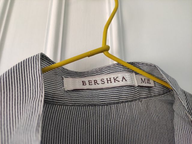 Camisa larga con rayas de Bershka
