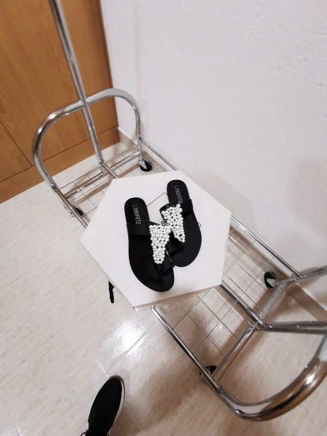 Sandalias con perlas