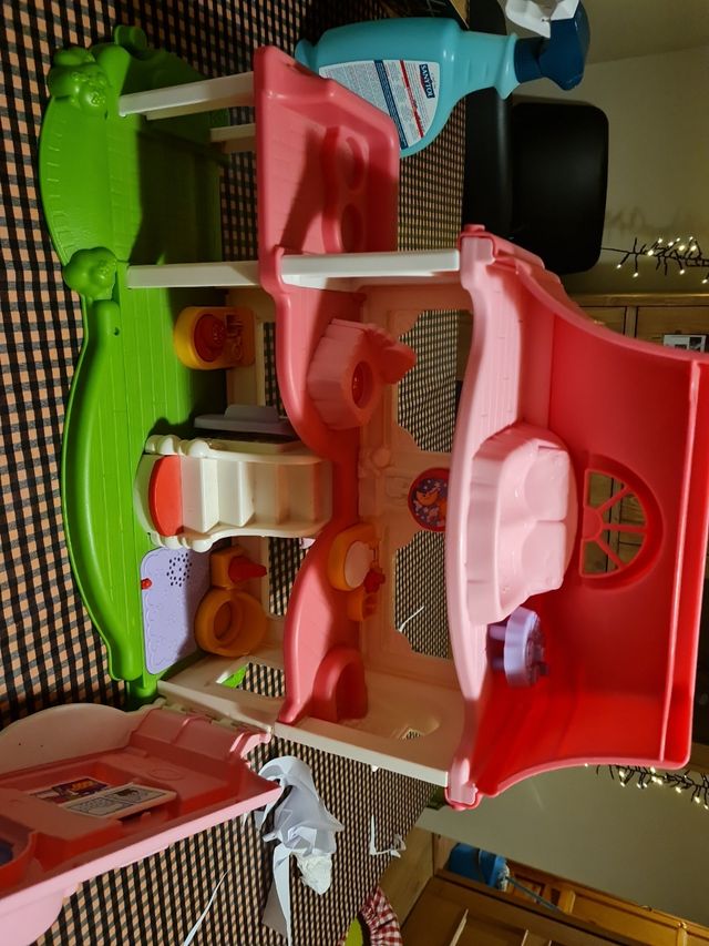 casita con sonidos y muñecos