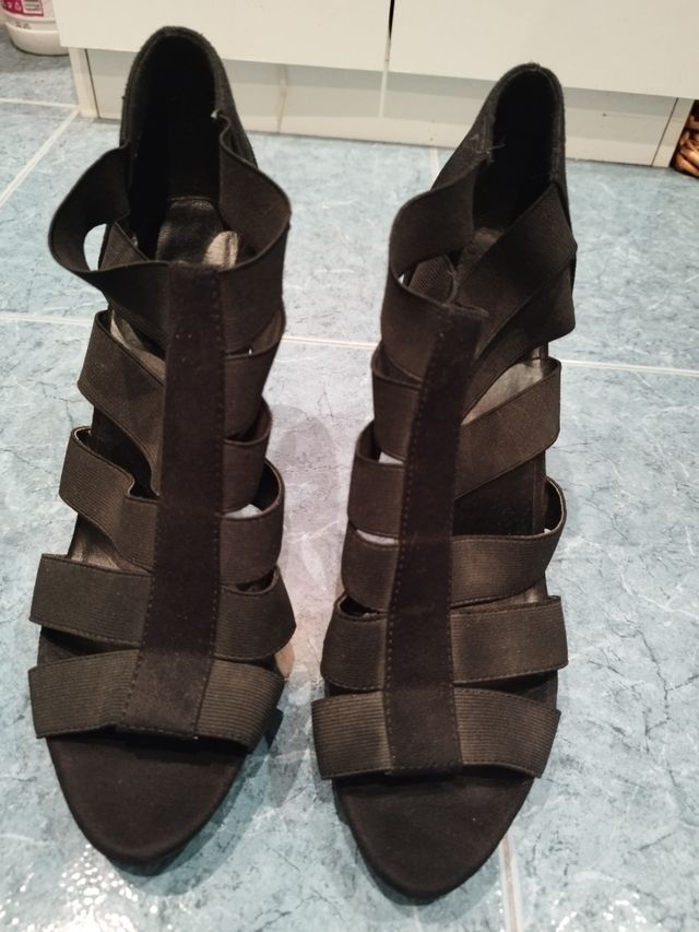 Sandalias tacón negras talla 40.