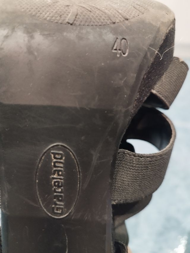 Sandalias tacón negras talla 40.