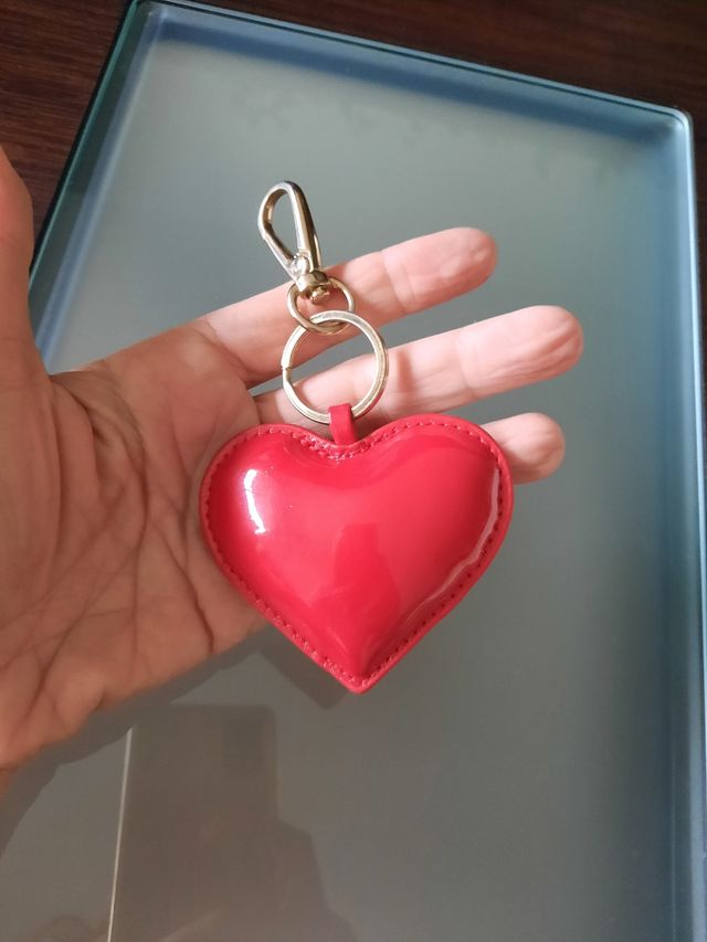 llavero corazón rojo H&M a estrenar