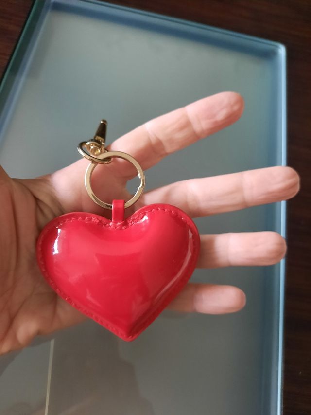 llavero corazón rojo H&M a estrenar