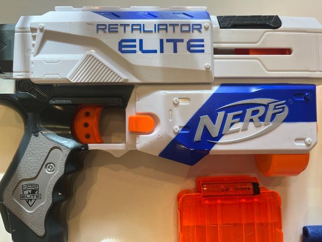 Pistola NERF STRIKE ELITE RETALIATOR