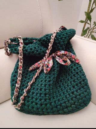 Borsa a tracolla all'uncinetto