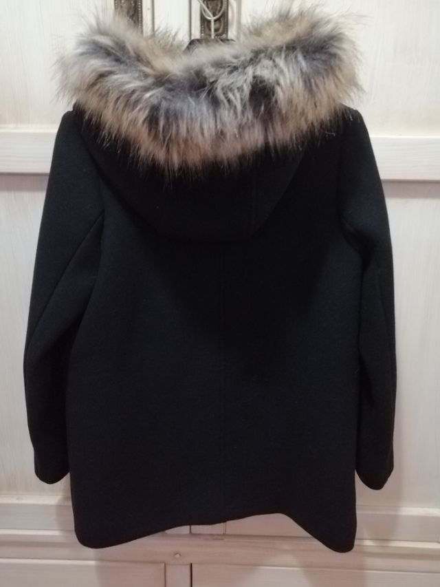 Abrigo Zara negro, talla 10.