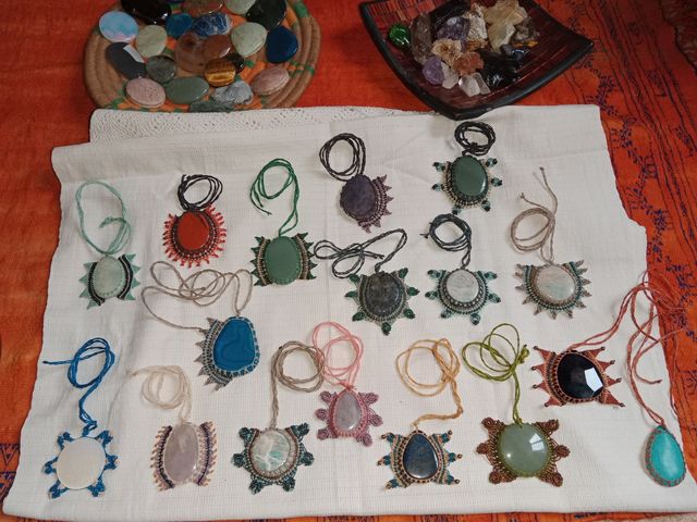 collares con piedras naturales macramé 