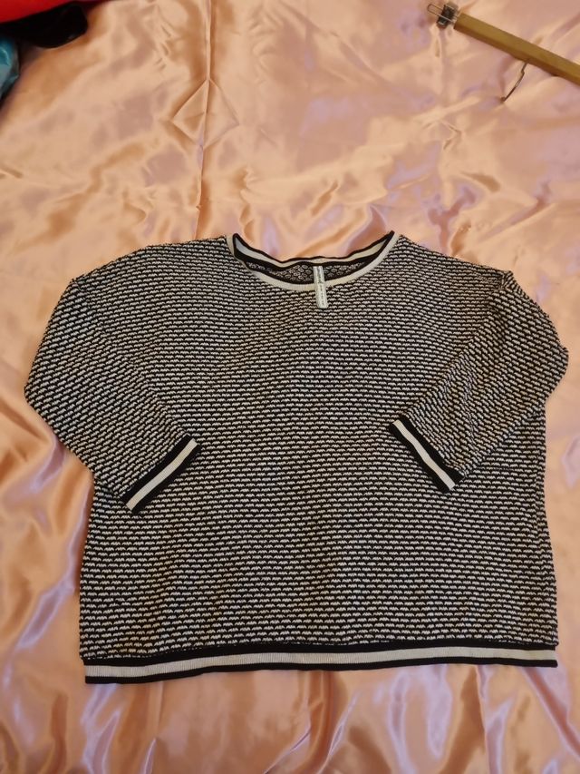 Maglioncino leggero corto e largo