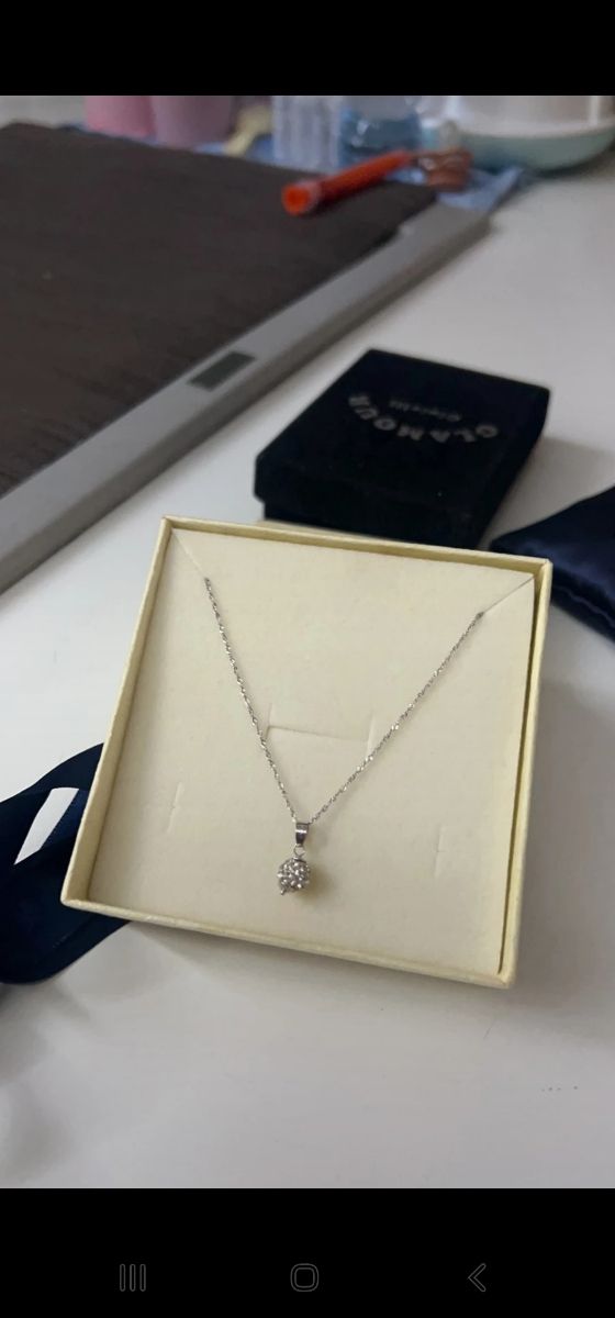 collar de oro blanco 18kt con colgante 