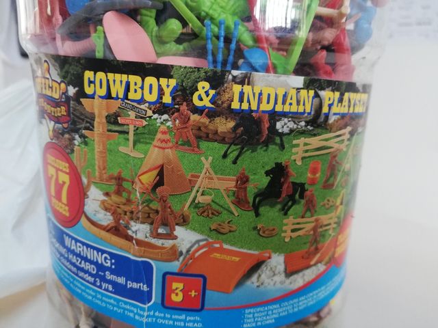 Indiani e cowboy. Piccoli soldati.