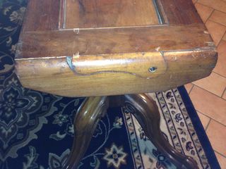 Tavolo inglese ovale del XIX secolo in noce