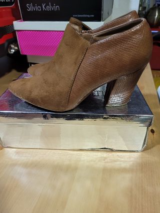 Zapato tacón marrón 