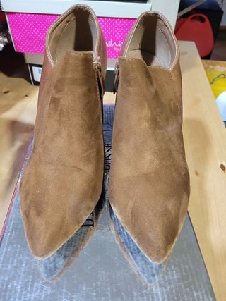 Zapato tacón marrón 
