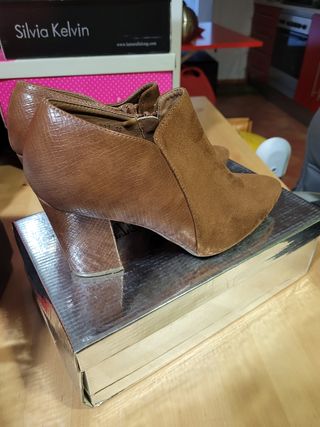 Zapato tacón marrón 