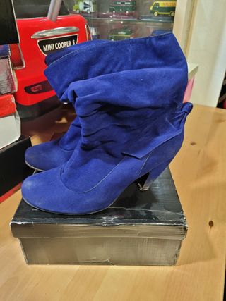 Botín de antelina azul klein