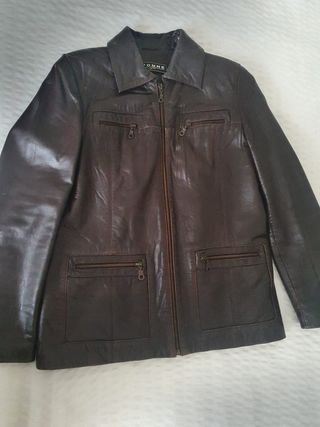 Chaqueta de señora de piel marrón 