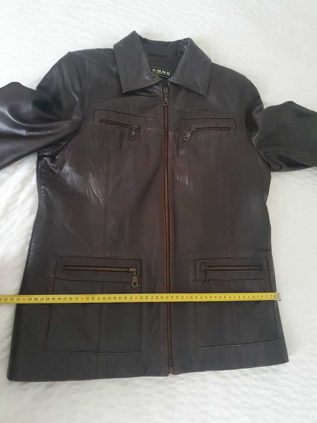 Chaqueta de señora de piel marrón 