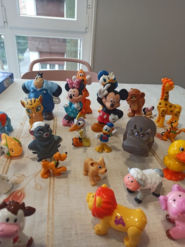 lote figuras animales y figuras Disney