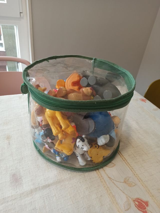 lote figuras animales y figuras Disney