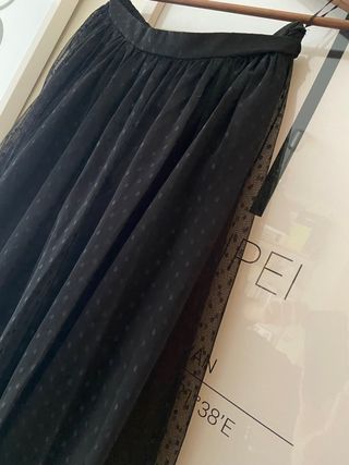 Falda negra larga, tul de plumetti El Corte Inglés
