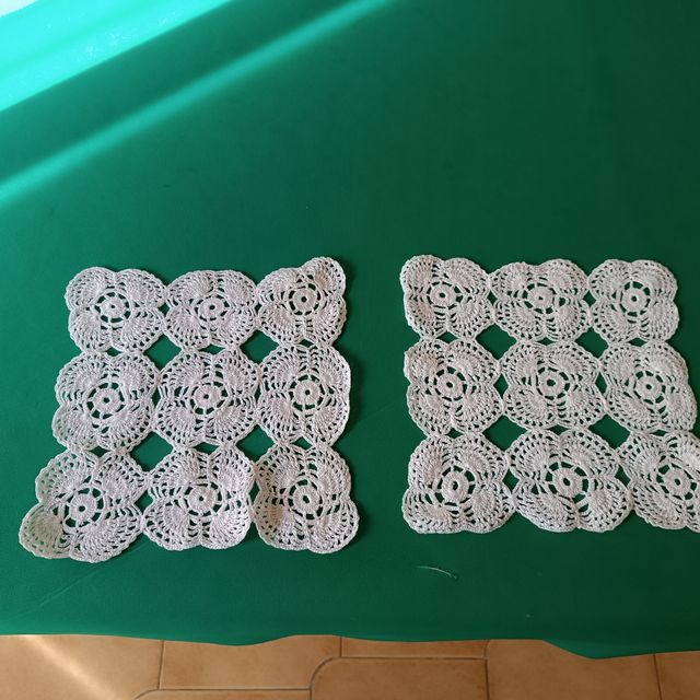 Coppia centrini ad uncinetto 