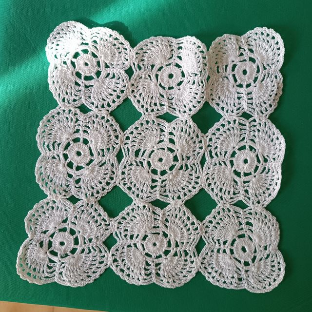 Coppia centrini ad uncinetto 