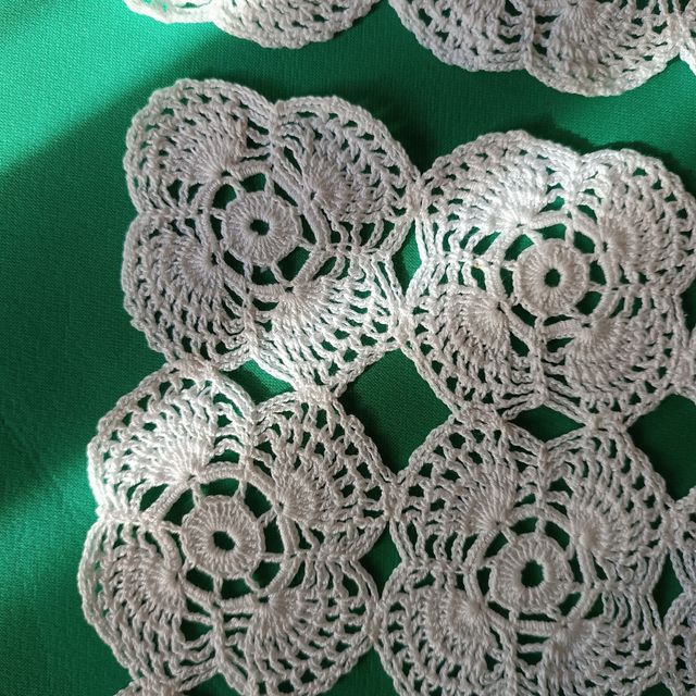 Coppia centrini ad uncinetto 