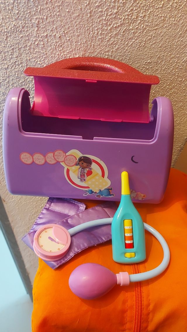 Maletín y accesorios Dra. Juguetes