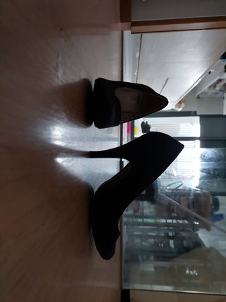 zapatos negros con tacón talla 38