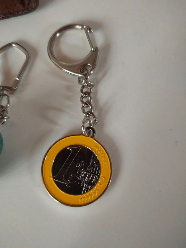 Lote de cinco llaveros