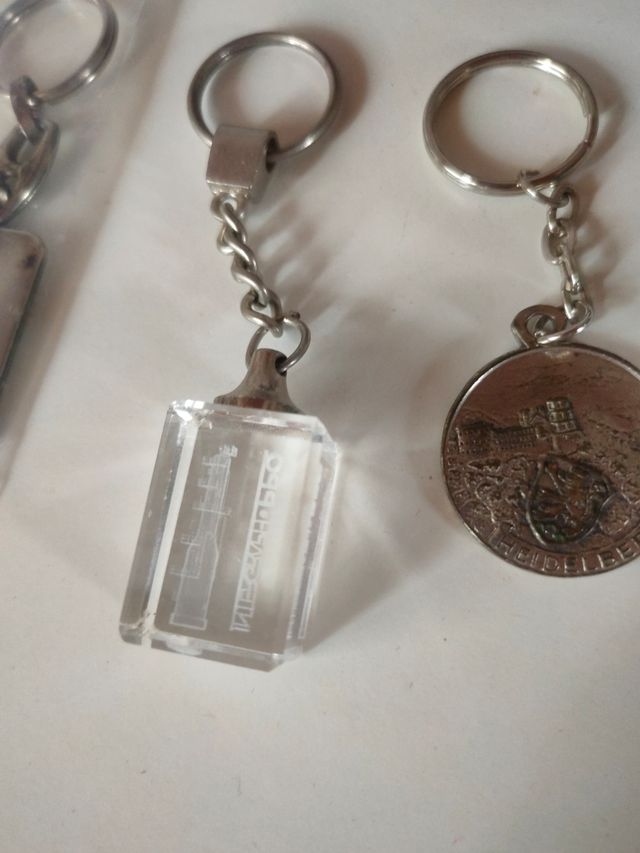 Lote de cinco llaveros