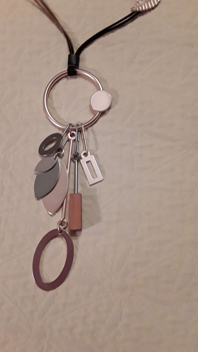 colgante metálico artesania tonos rosa palo