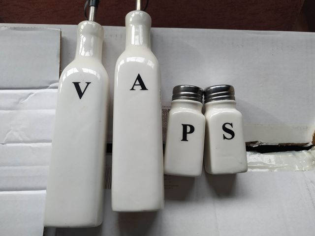 Vinagrera - Aceitera - sal - pimienta