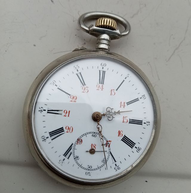 Reloj antiguo de bolsillo antigüedad 70 años.