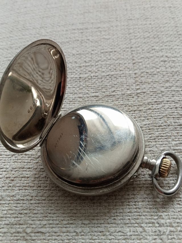 Reloj antiguo de bolsillo antigüedad 70 años.