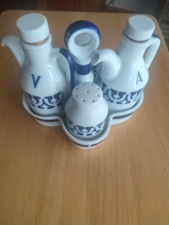 aceitera y vinagrera sargadelos