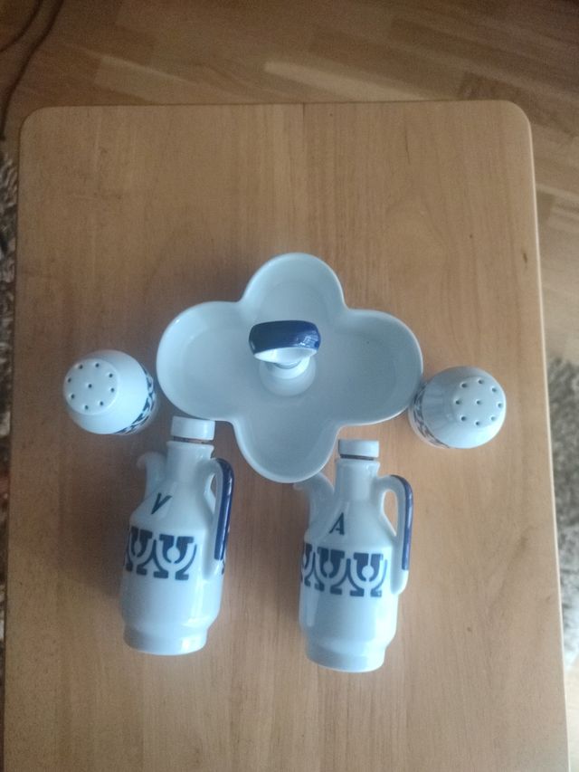 aceitera y vinagrera sargadelos