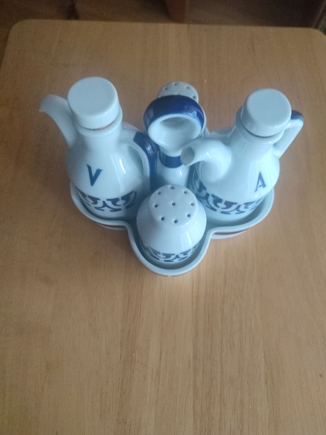 aceitera y vinagrera sargadelos