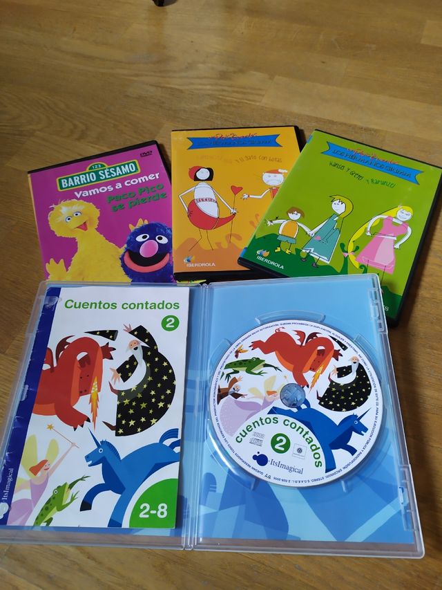 DVDs de películas infantiles variados.