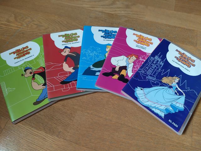 DVDs de películas infantiles variados.
