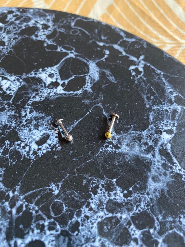 Pack 2 piercings (oro/plata) titanio (como nuevos)