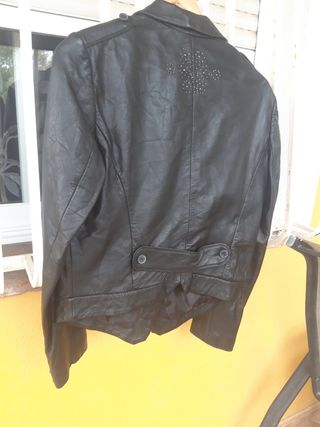chaqueta de cuero Zara Woman a estrenar
