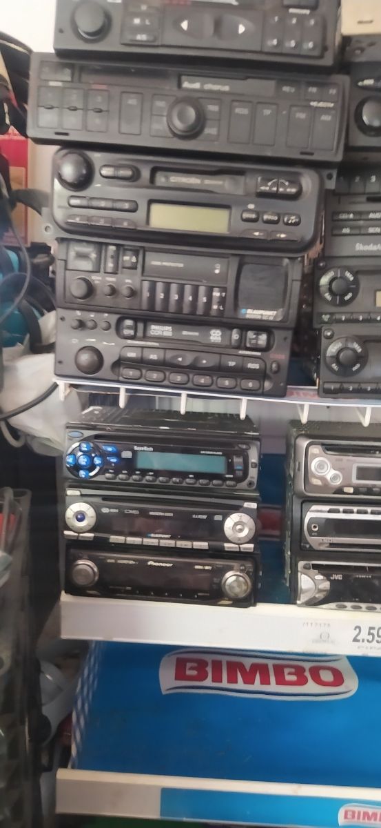 LOTE AUTO-RADIO CASSETTES y CD...VINTAGE...